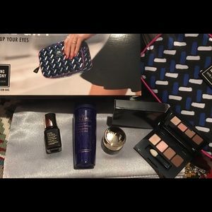 Sold 🚫⛔️Estée Lauder 5 pieces